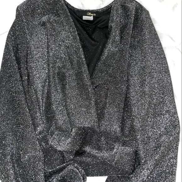 Top - Picture 2 of 3